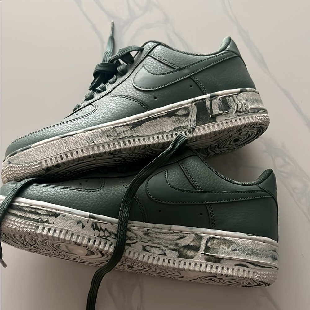 Nike Green Sneakers Classic Air Force 1 Design